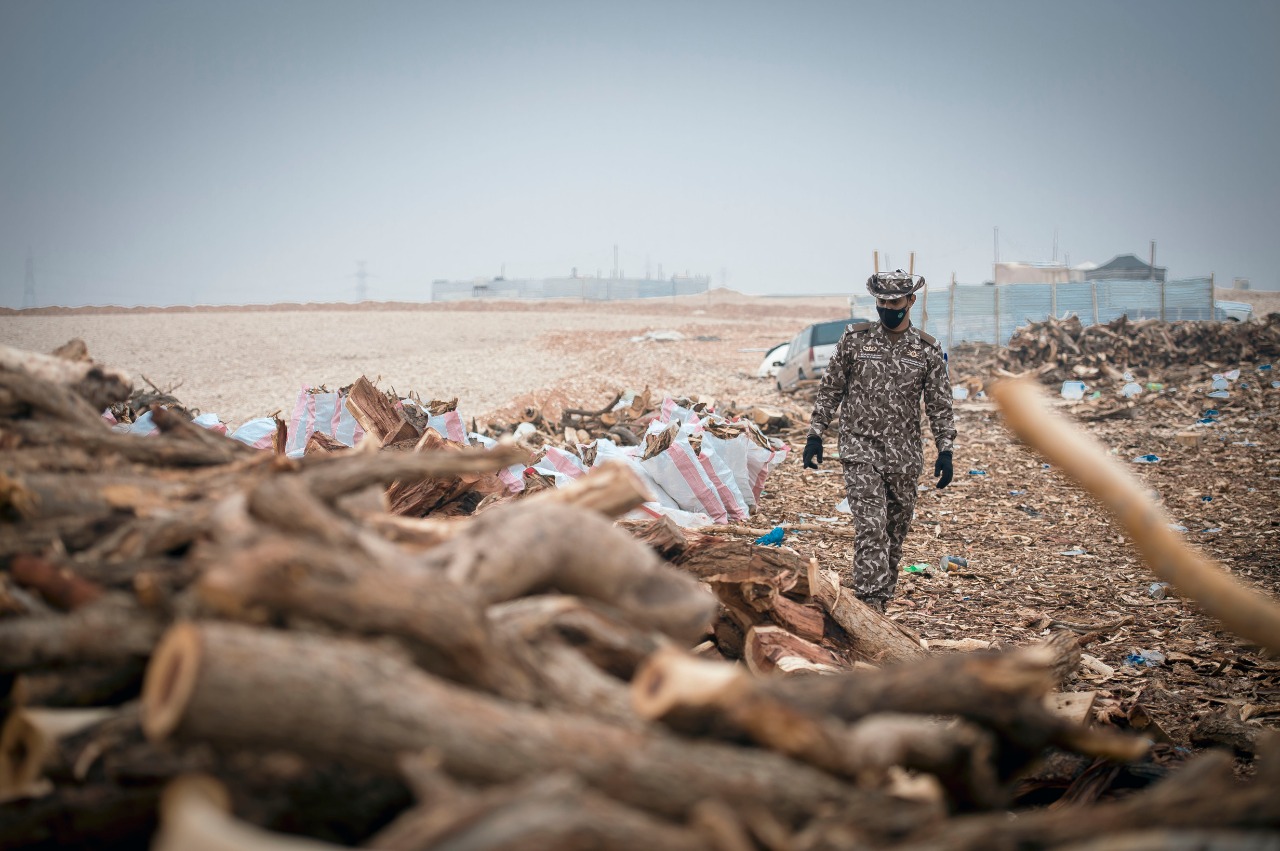 الأمن البيئي يضبط 54 طنًا من الحطب المحلي قبل بيعها في الرياض