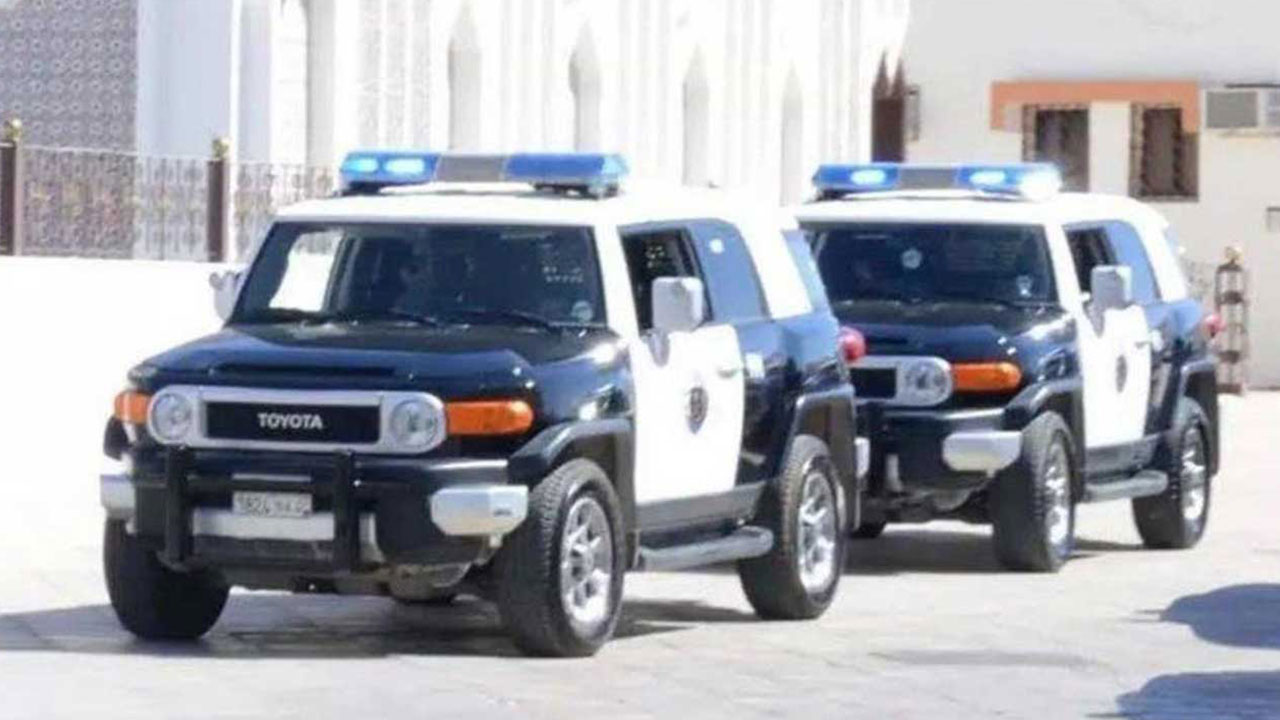 القبض على شخصين ارتكبا 79 جريمة احتيال مالي وبحوزتهما 500 ألف ريال