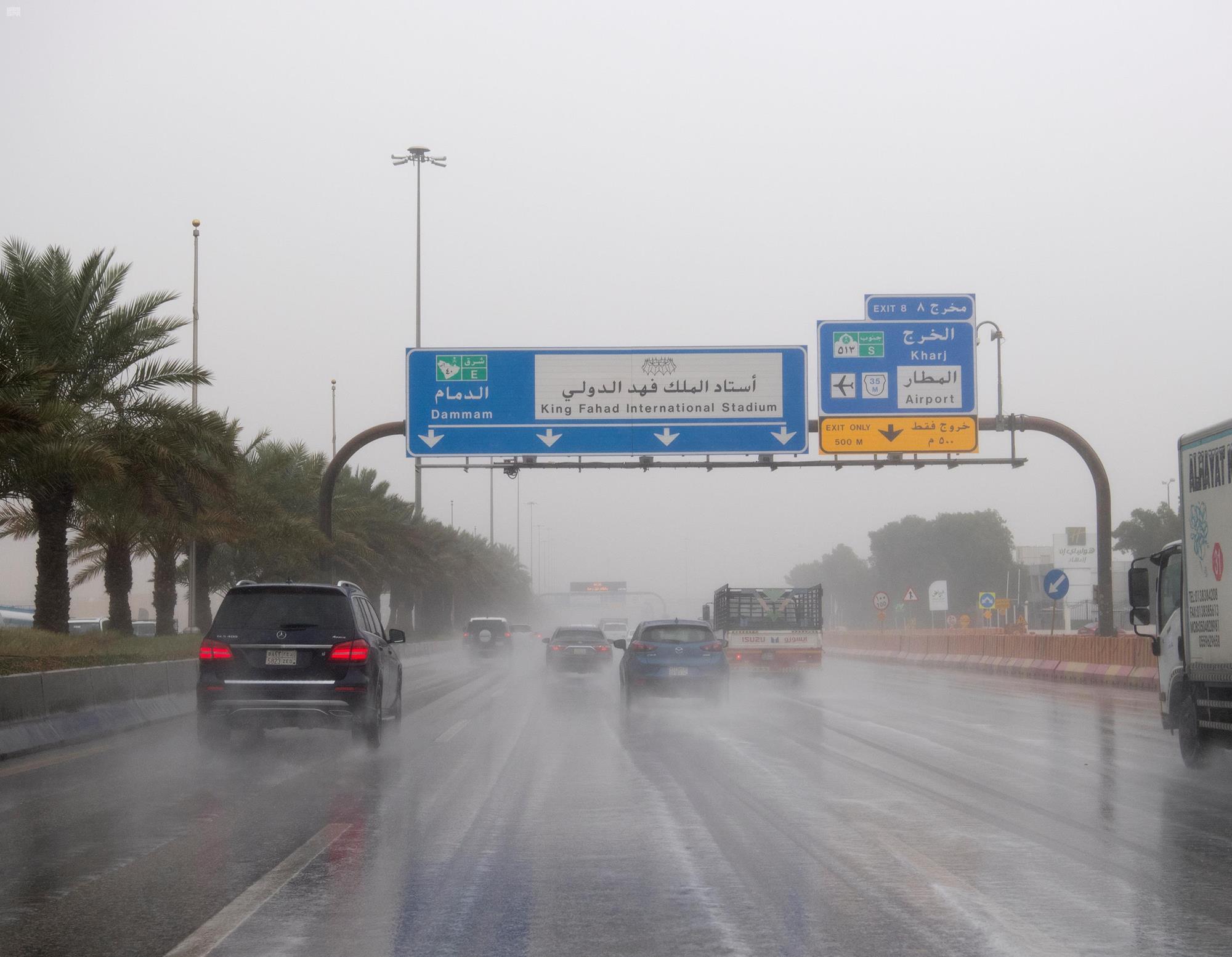 أمطار الرياض تتواصل والغيوم تبشر بالخير