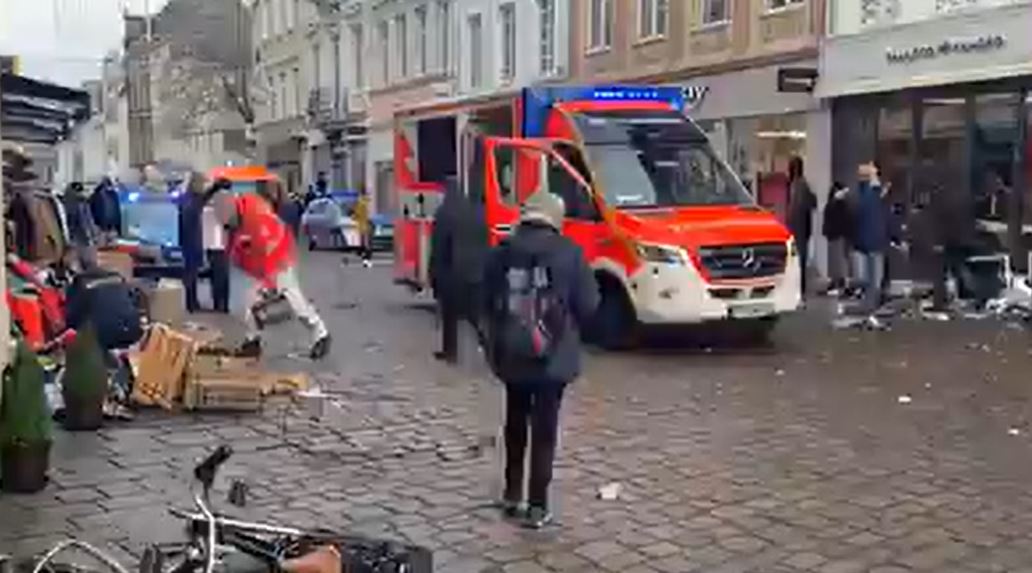 فيديو.. قتيلان و10 جرحى بحادث دهس متعمد في ألمانيا