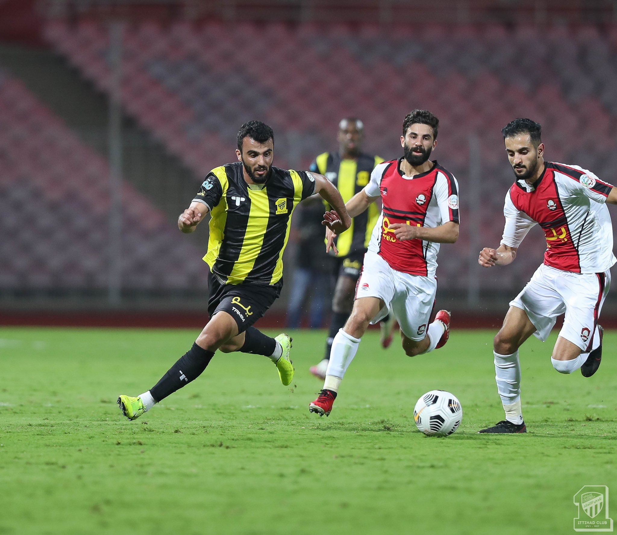 حمد المنصور يعتذر لمدرب الاتحاد والجماهير