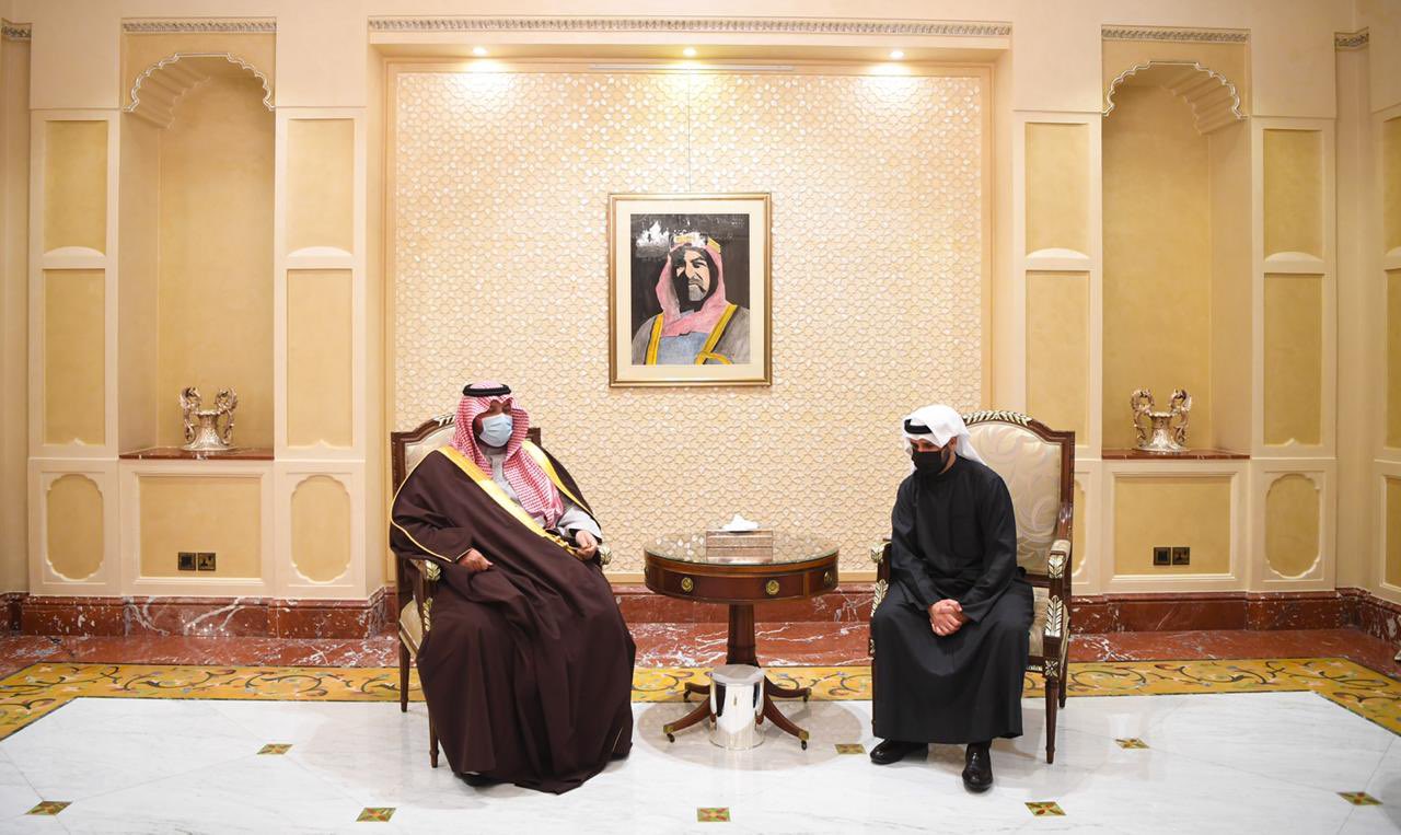 الأمير تركي بن محمد ينقل تعازي القيادة في وفاة الشيخ ناصر صباح الأحمد