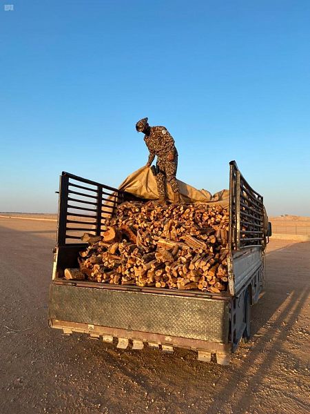 القوات الخاصة للأمن البيئي تضبط 90 طنًّا من الحطب المحلي في الرياض