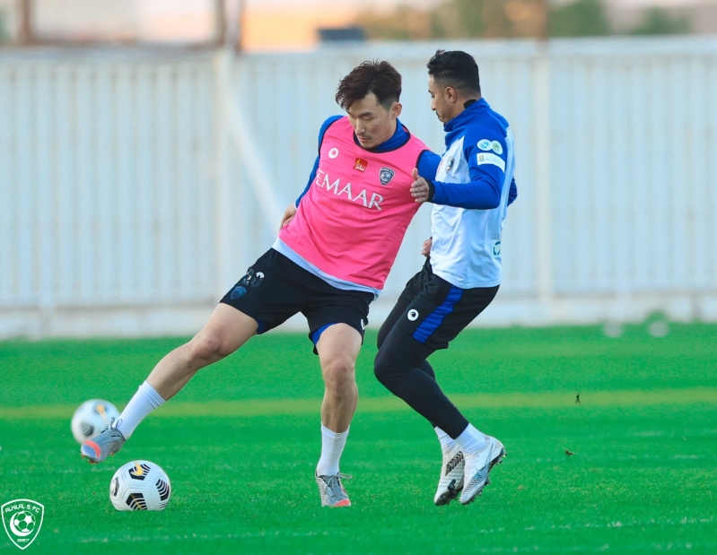 سلمان الفرج وهيون سو يُنعشان تدريبات الهلال 3 جانغ هيون سو