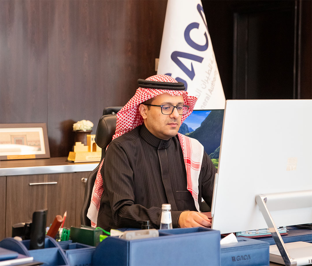 المنصوري يستعرض مع مديري المطارات السعودية البرنامج الشامل لتقييم الخدمات