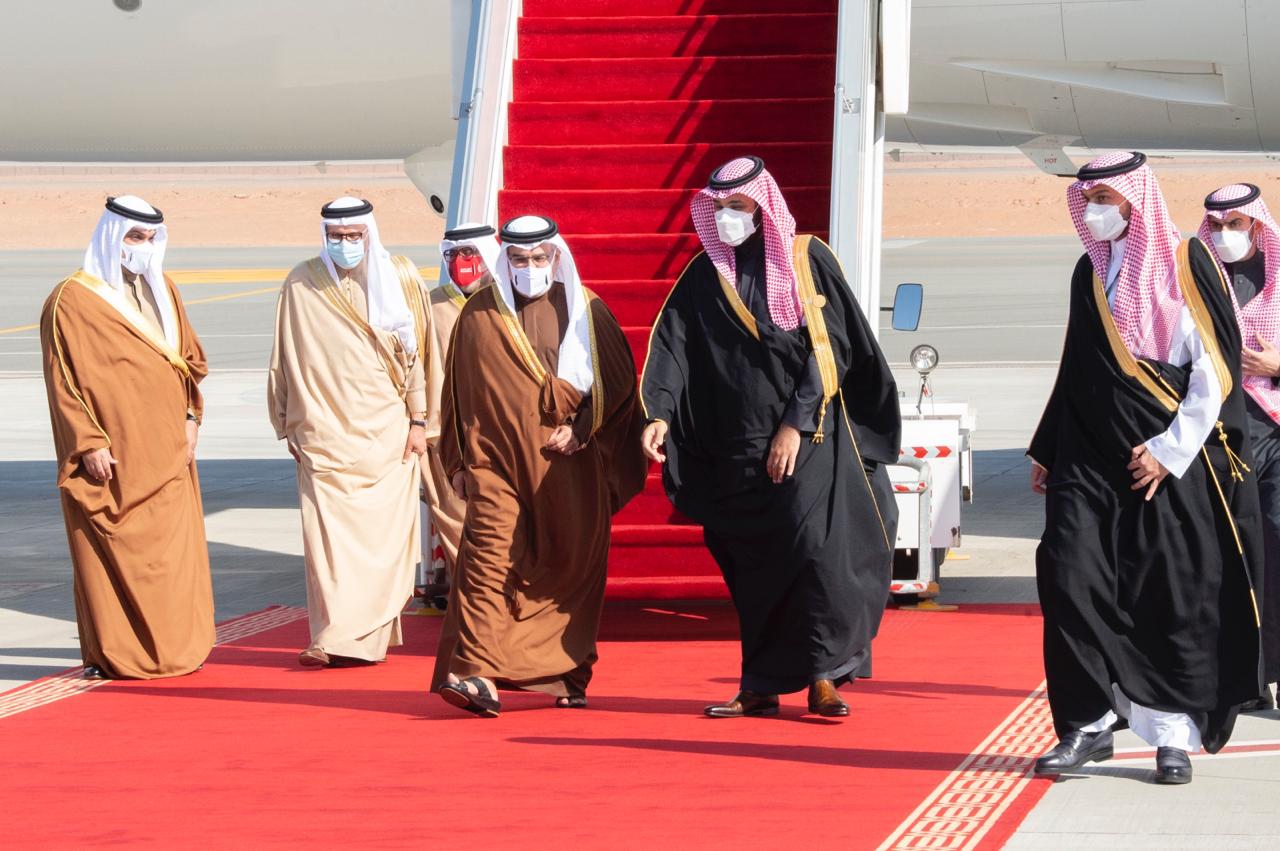 صور.. وصول ولي عهد البحرين لحضور القمة الخليجية برئاسة الملك سلمان