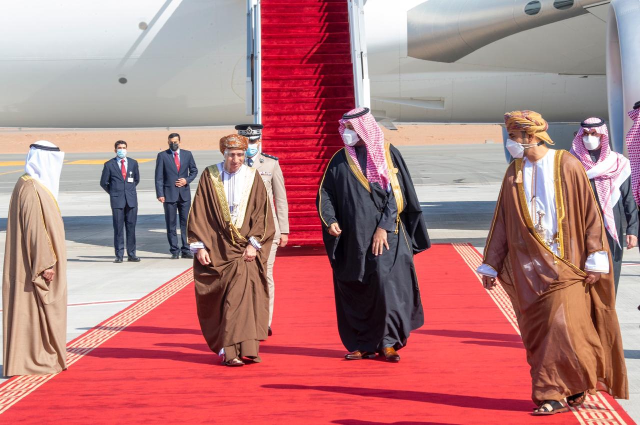شاهد الصور.. وصول رئيس وفد سلطنة عمان لحضور القمة الخليجية برئاسة الملك سلمان