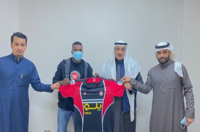 منصور الحربي يحمل قميص الرائد