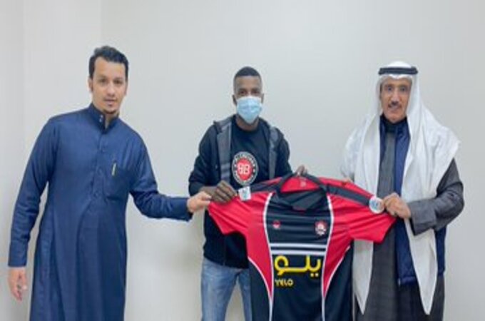 منصور الحربي يحمل قميص الرائد