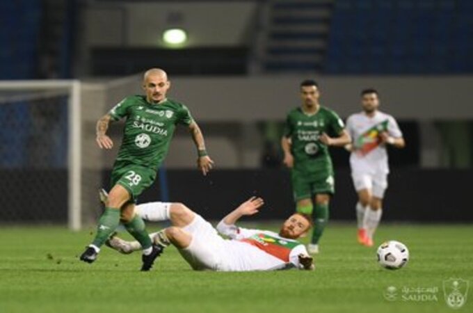 الأهلي يُسقط الاتفاق ويتقاسم الصدارة مع الهلال