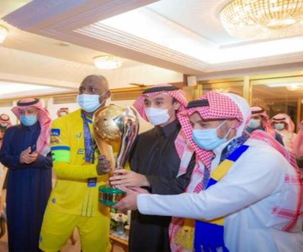 وزير الرياضة يُهنئ النصر بعد تتويجه بـ السوبر