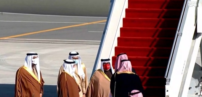 وصول ولي عهد البحرين لحضور القمة الخليجية برئاسة الملك سلمان