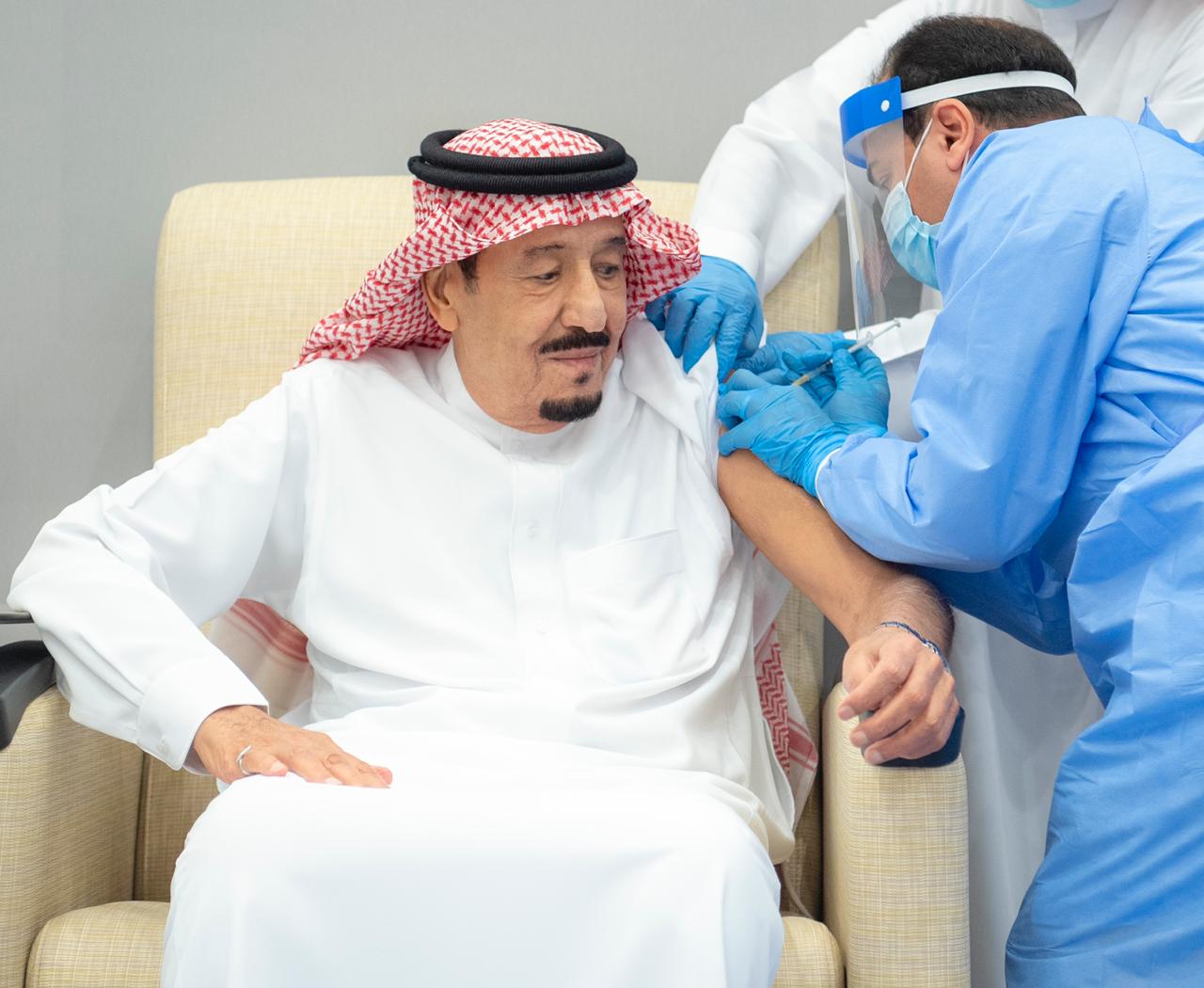 وزير الصحة: تلقي الملك سلمان لقاح كورونا يؤكد سياسة الوقاية دائمًا قبل العلاج