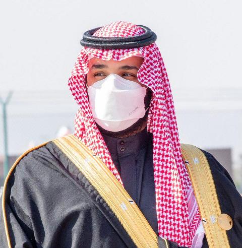 على أرض مطار العلا .. وقف محمد بن سلمان مستقبلاً قادة الخليج