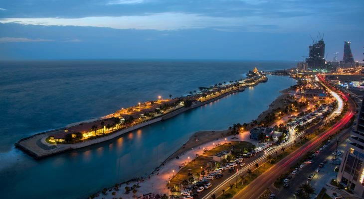 القبض على 3 مواطنين سرقوا عدة منازل في جدة