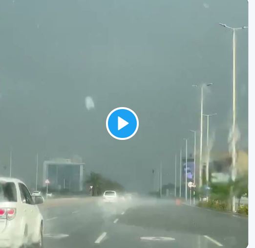 فيديو.. الأمطار تنهمر على جدة صباحًا
