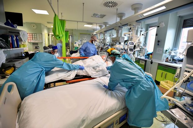 طبيب يقتل مريضين لإخلاء الأسرّة في إيطاليا