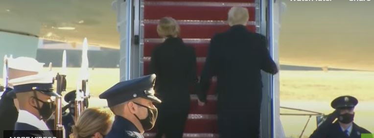 فيديو.. ترامب يصر على اصطحاب الحقيبة النووية لدى مغادرة واشنطن
