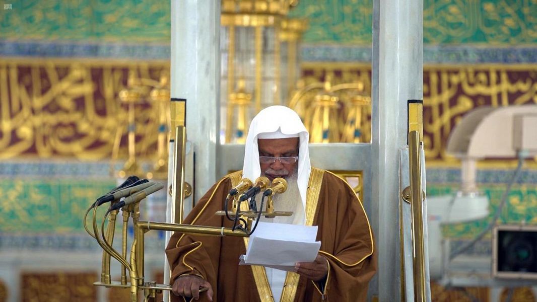 خطيب المسجد النبوي: غنى العبد في اضطراره إلى ربه