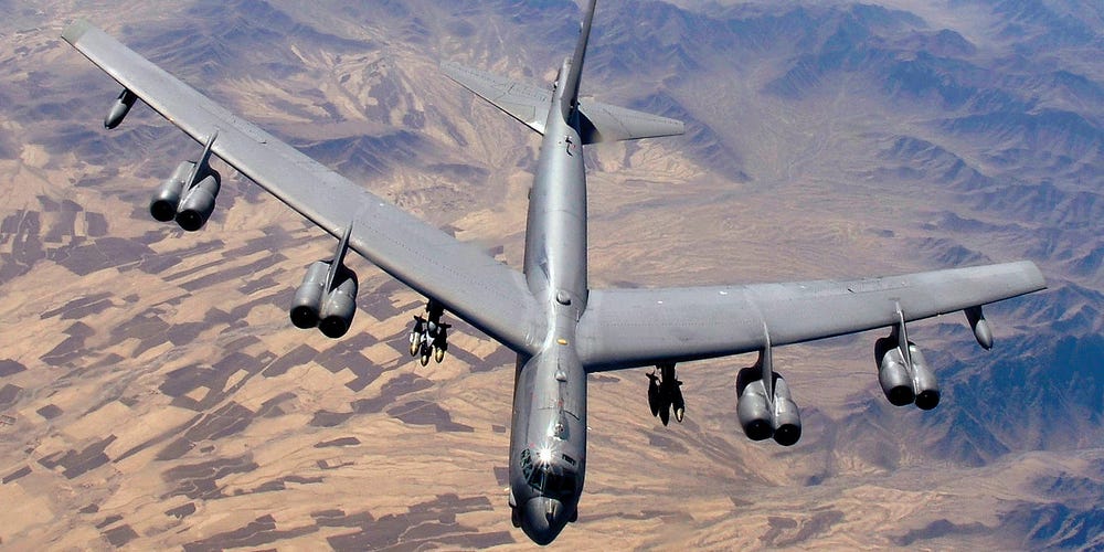 قاذفات القنابل B52 الأمريكية تحلق بالقرب من روسيا