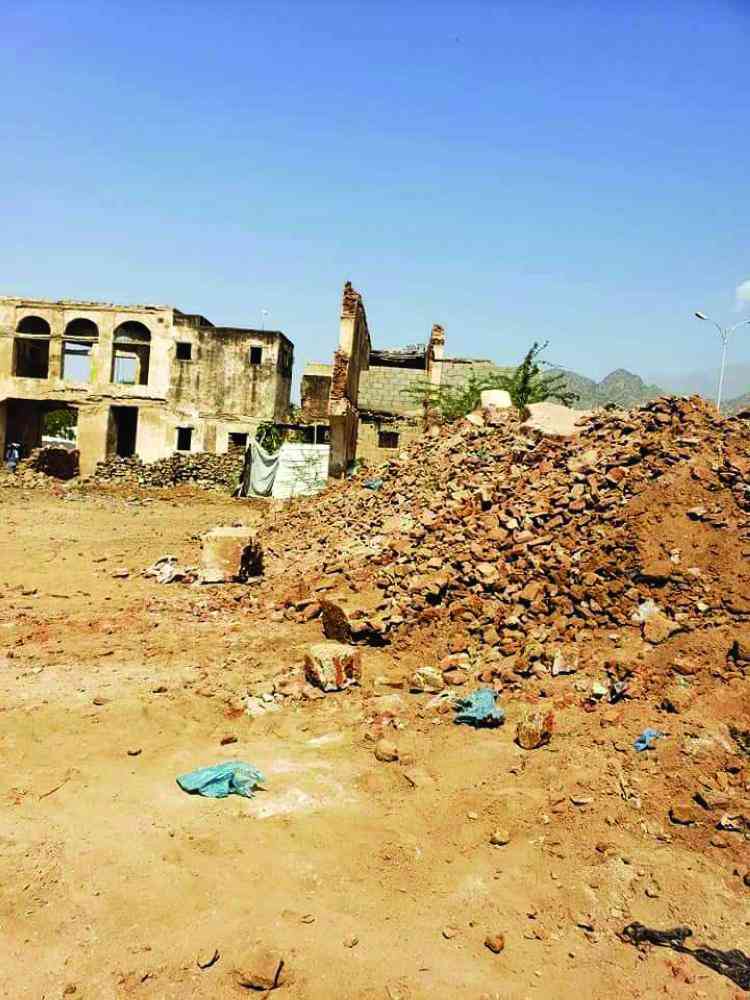 ميليشيا الحوثي تدمر قصر السخنة التاريخي في الحديدة