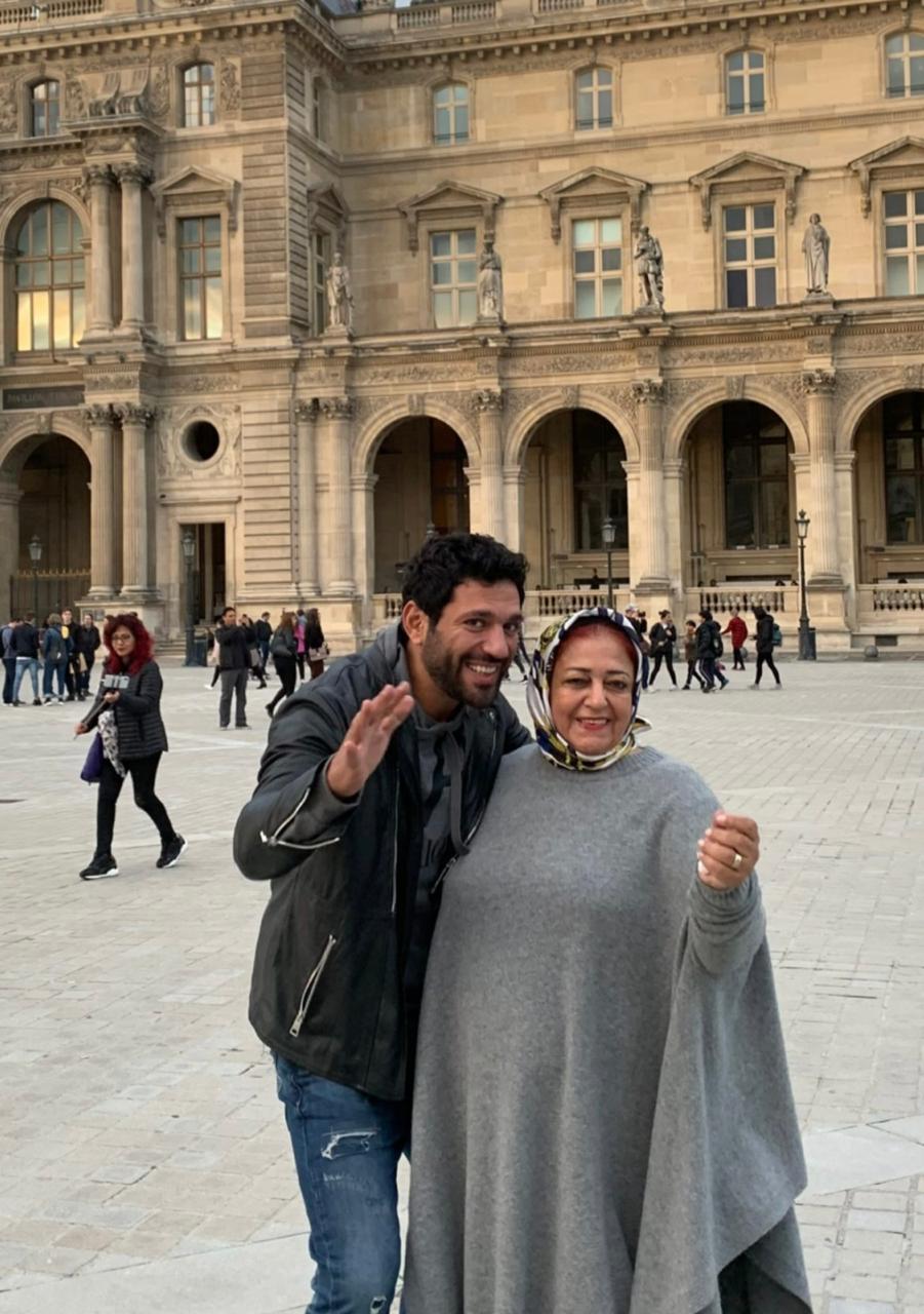 صور حسن الرداد وأمه تجتاح مواقع التواصل بعد وفاتها