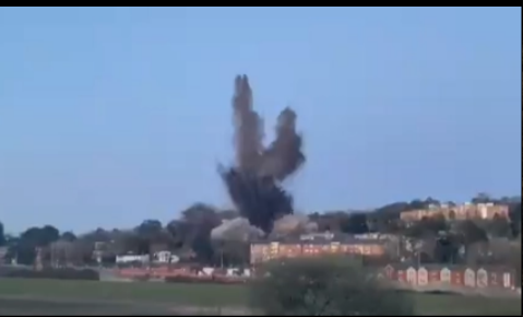 فيديو.. لحظة انفجار قنبلة من مخلفات الحرب في بريطانيا 
