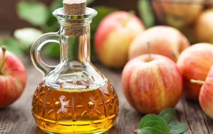 الغذاء والدواء: لا صحة لادعاءات فائدة تناول خل التفاح قبل وبعد الوجبات للجهاز الهضمي