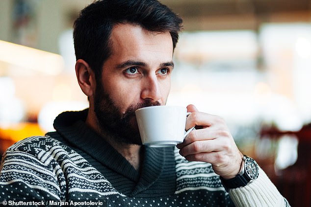 7 أعراض للإفراط في تناول القهوة الداكنة يوميًّا