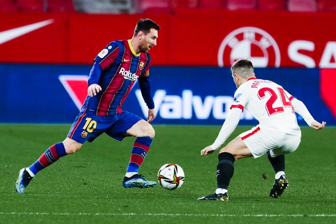 البارشا يسقط بثنائية في مباراة برشلونة وإشبيلية
