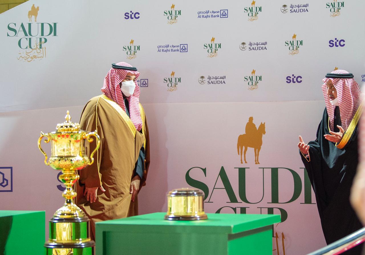 لقطات من تتويج ولي العهد الأمير محمد بن سلمان للفائز بسباق كأس السعودية العالمي