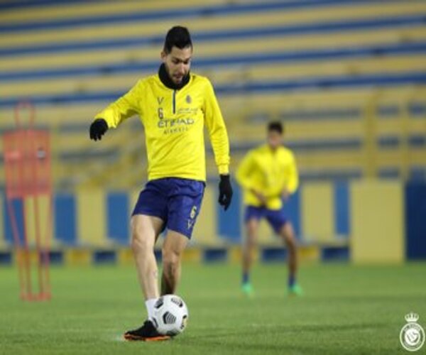 فريق لاتيني يُشجع بيتروس على مغادرة النصر