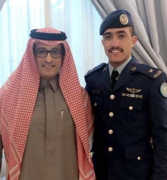 مدير صحة عسير يحتفي بتخرج ابنه سلطان من كلية الملك فيصل الجوية