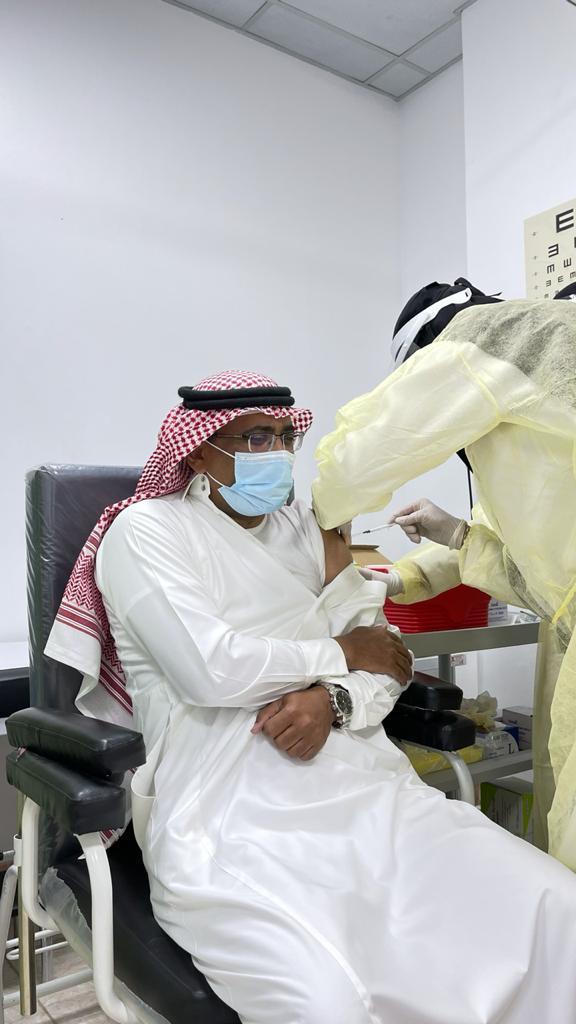 رئيس جامعة بيشة يدشن الحملة الوطنية للتطعيم ضد كورونا