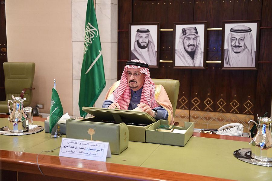 أمير الرياض يجدد التأكيد على تطبيق الاحترازات ورصد المخالفين