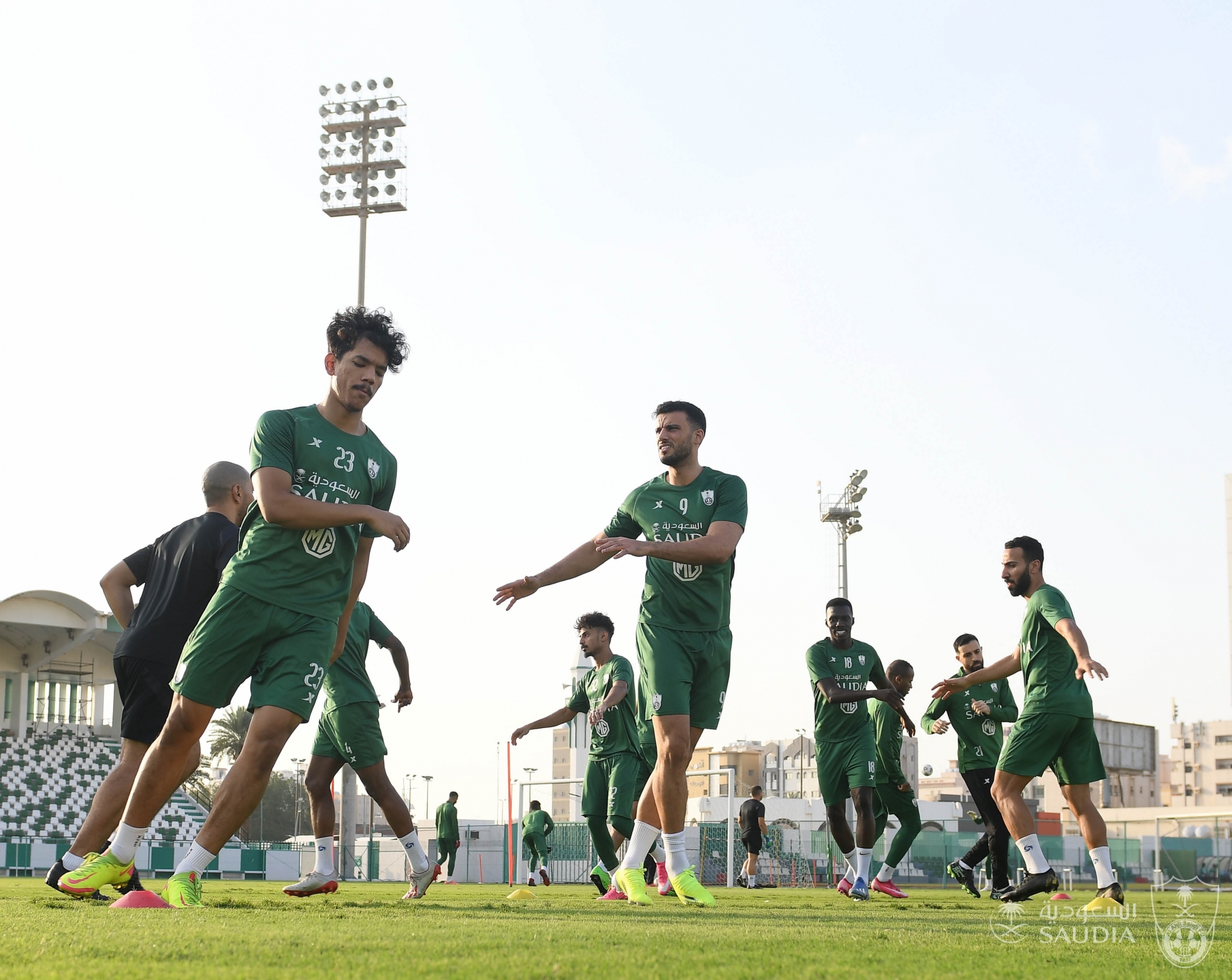 عمر السومة ينعش مران الأهلي