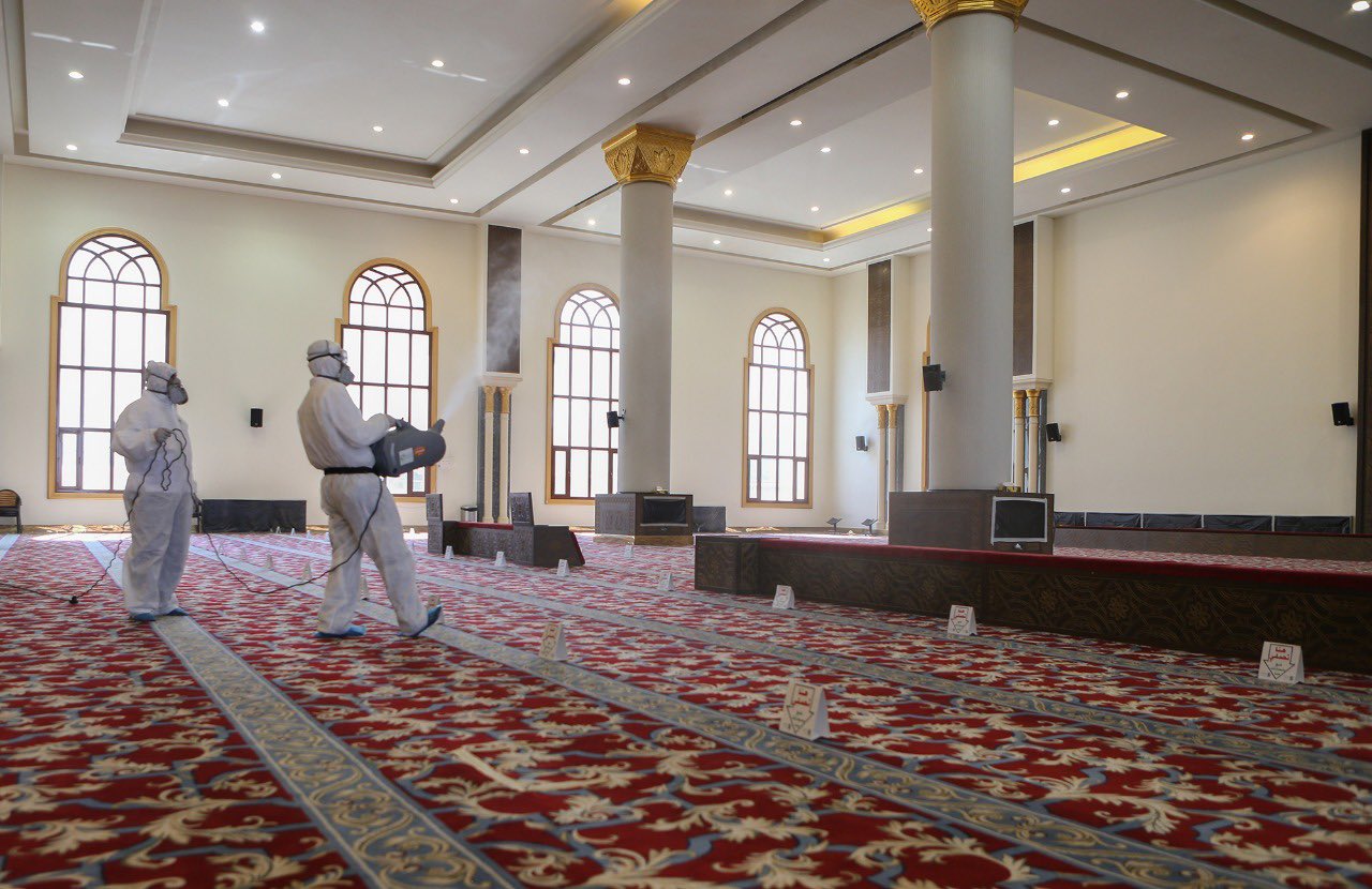 الشؤون الإسلامية تعيد افتتاح 8 مساجد بعد تعقيمها في 3 مناطق