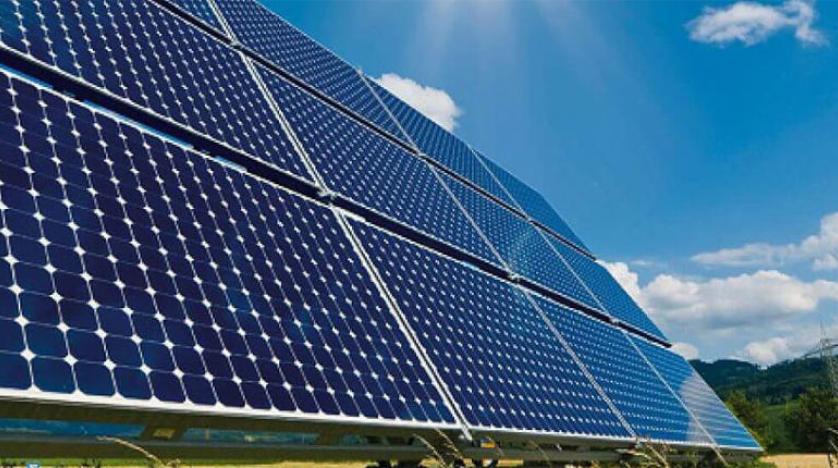 مواطن ينجح في تحويل كهرباء منزله للعمل بالطاقة الشمسية