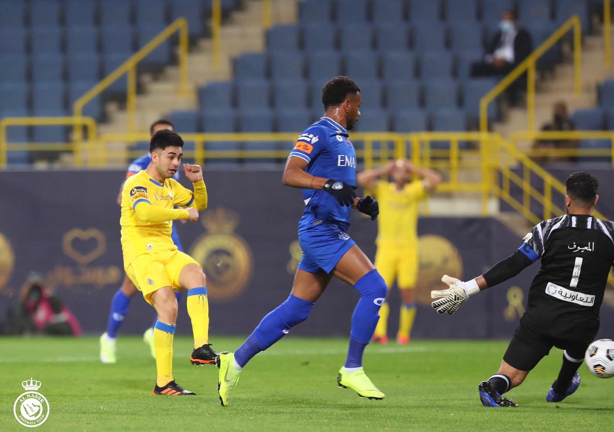 النصر يتقدم على الهلال بالشوط الأول في دوري محمد بن سلمان