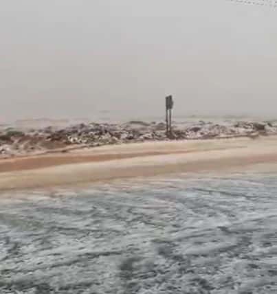 فيديو.. أمطار غزيرة مصحوبة بالبرد غرب القصيم