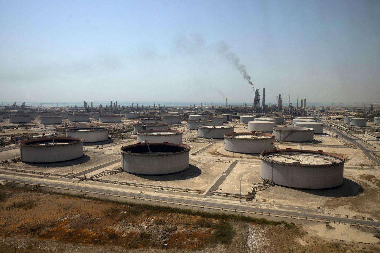 خطط السعودية لإنتاج النفط النظيف لمكافحة تغير المناخ