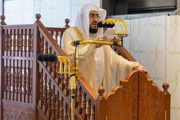 خطيب المسجد الحرام : التوحيد أول الدين وآخره