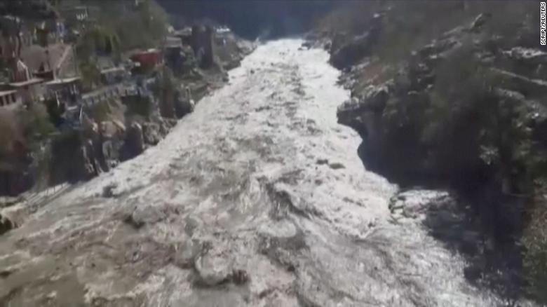 فيديو.. شاهد فيضانات مفاجئة كارثية في الهند 