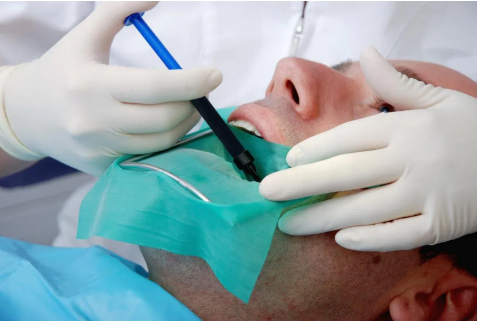 التخصصات الصحية: بدء التقديم على برنامج مساعد طبيب أسنان
