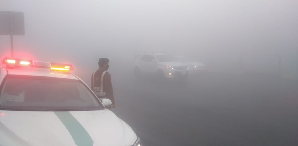 مرور الباحة : احذروا تدني الرؤية بسبب الضباب