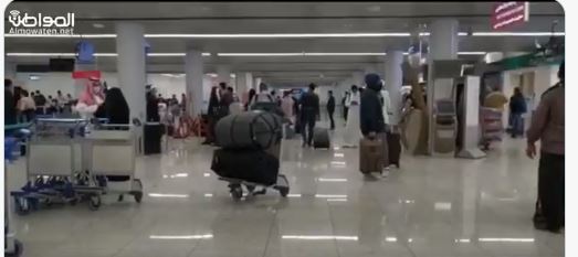 فيديو.. من داخل مطار أبها بعد الاعتداء الإرهابي الحوثي