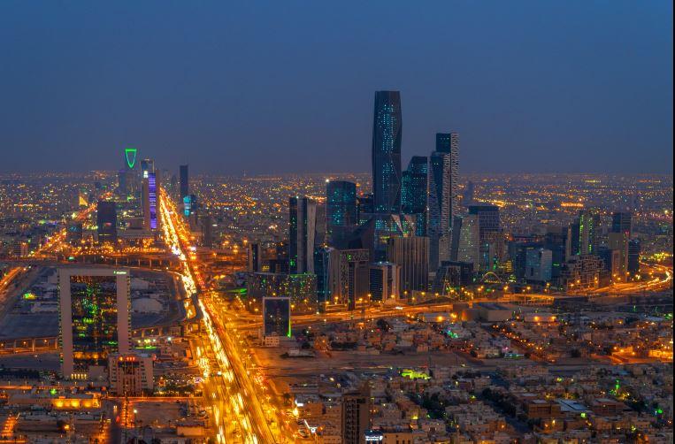 القبض على شخصين في الرياض سطا على مقر فرع تحويلات مالية