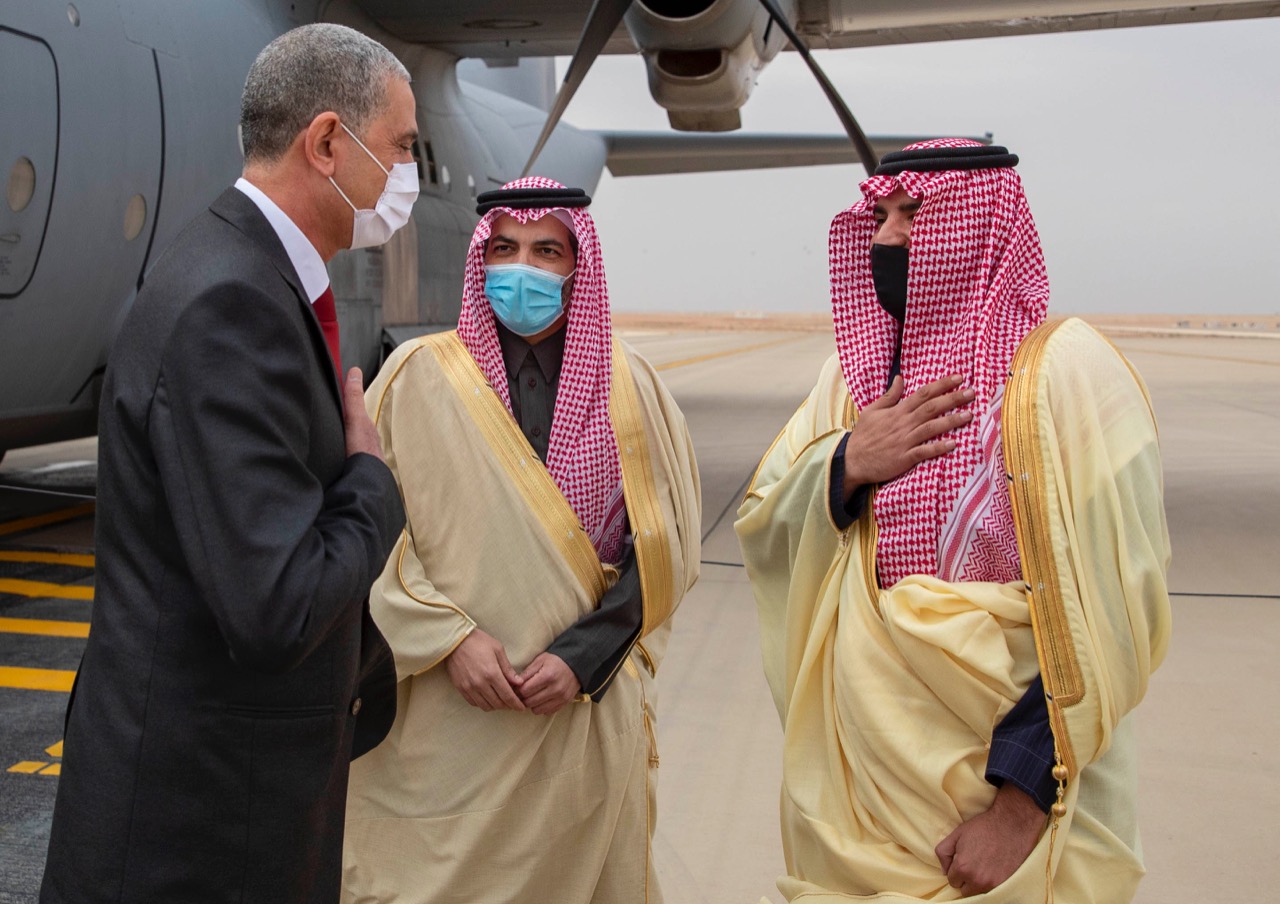الأمير عبدالعزيز بن سعود على رأس مستقبلي وزير الداخلية العراقي