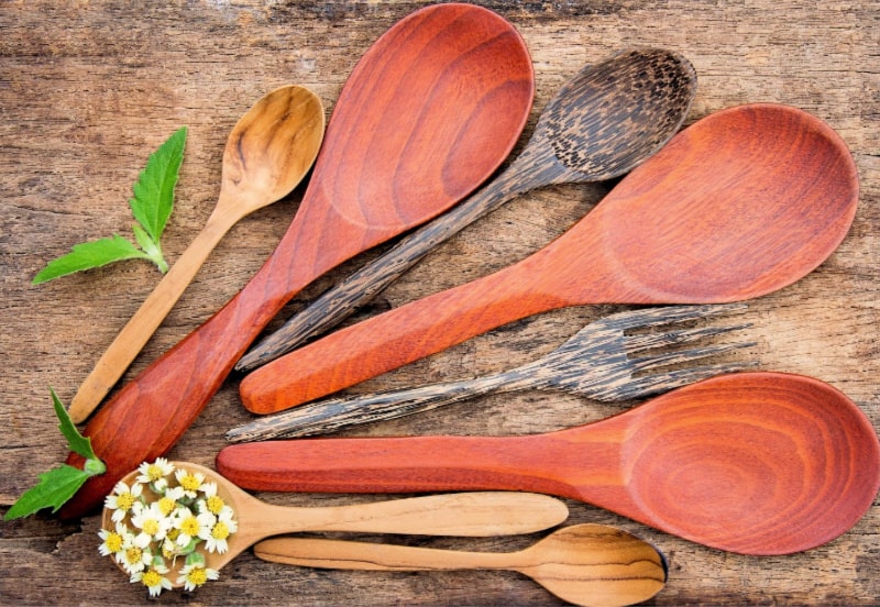 10 مزايا لاستخدام الملاعق الخشبية في الطهي  (4)