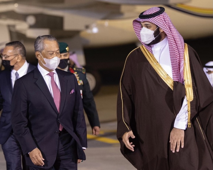 محمد بن سلمان في مقدمة مستقبلي رئيس وزراء ماليزيا في الرياض